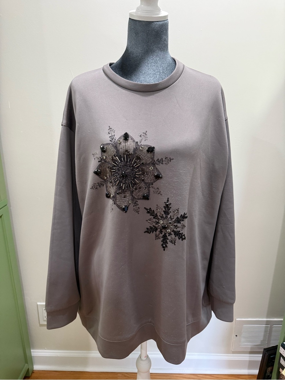Embellished Grey Women's Sweatshirt with Snowflake Appliqués